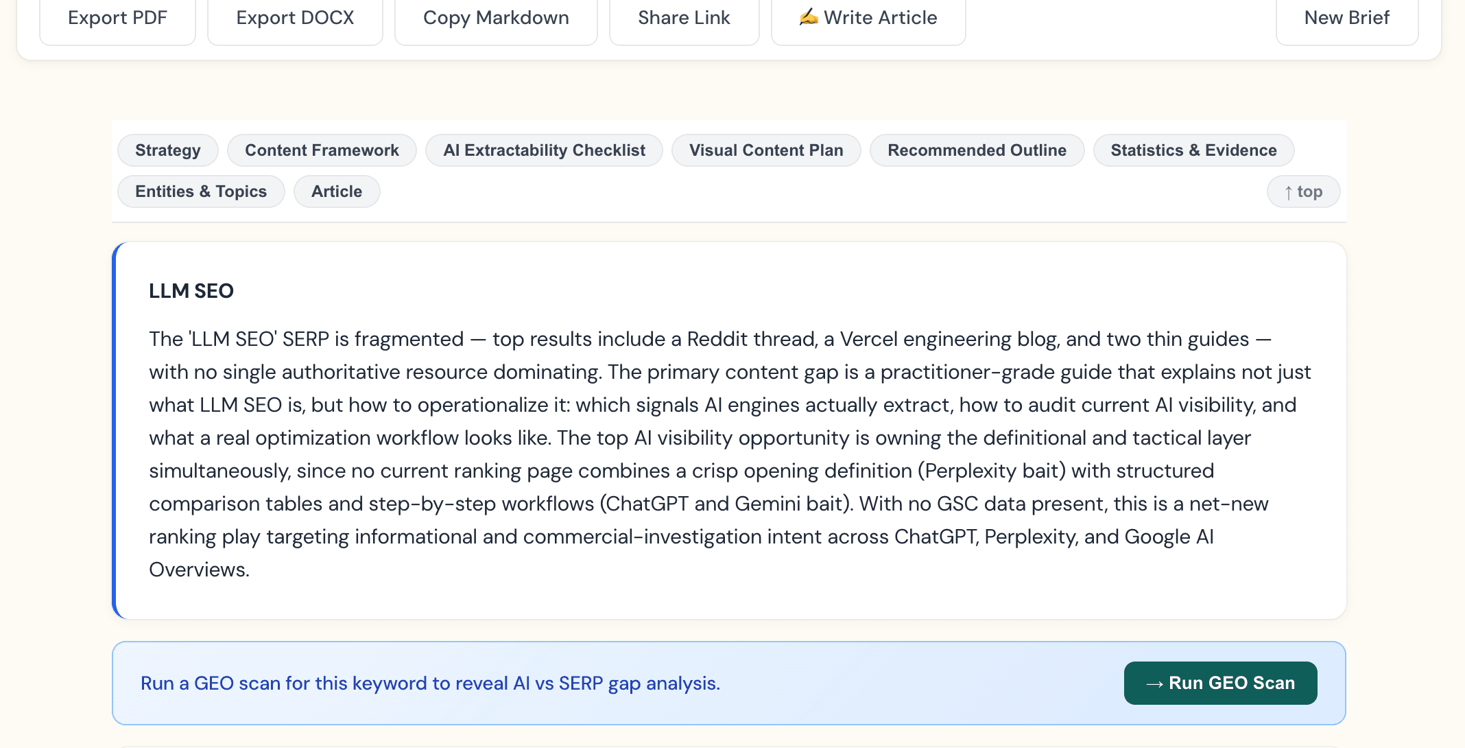 Un brief real de Content Studio para la palabra clave «LLM SEO»: un brief por pestañas (Strategy, Content Framework, AI Extractability Checklist, Recommended Outline, Statistics & Evidence, Entities & Topics, Article), un botón Write Article, exportación a PDF/DOCX/Markdown y una lectura estratégica de la SERP y de las páginas que la IA cita.