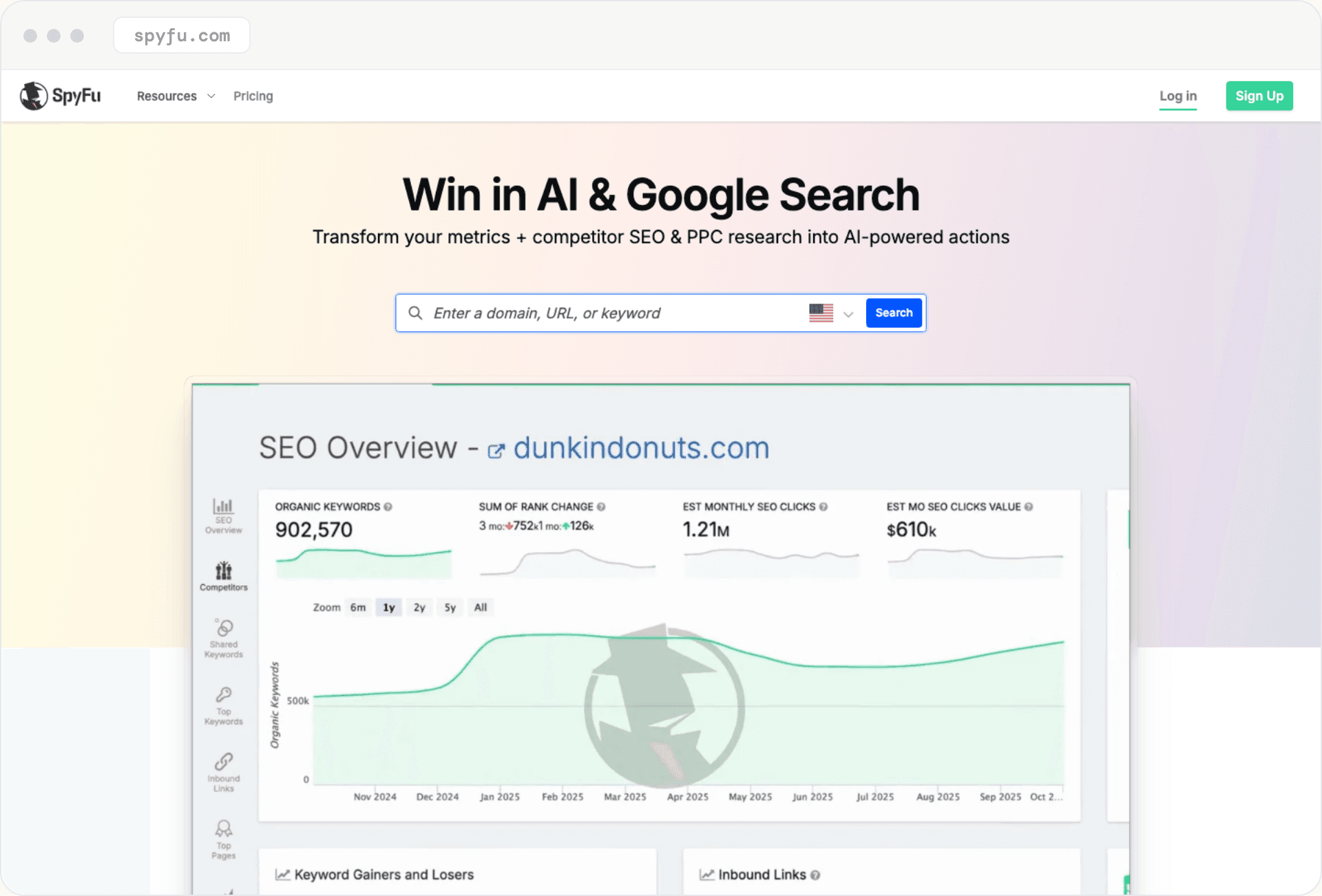 Startseite von SpyFu: „Win in AI & Google Search“, mit Domain-Suchfeld über einem SEO-Overview-Dashboard.